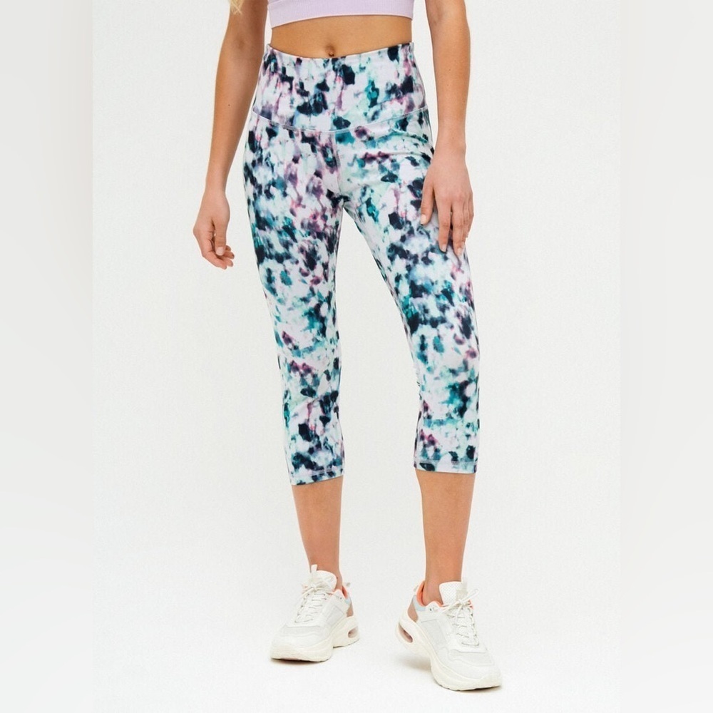 Old Navy Active Women's Leggings Sz L Tie Dye Go Dry Athletic Crop Capri Workout